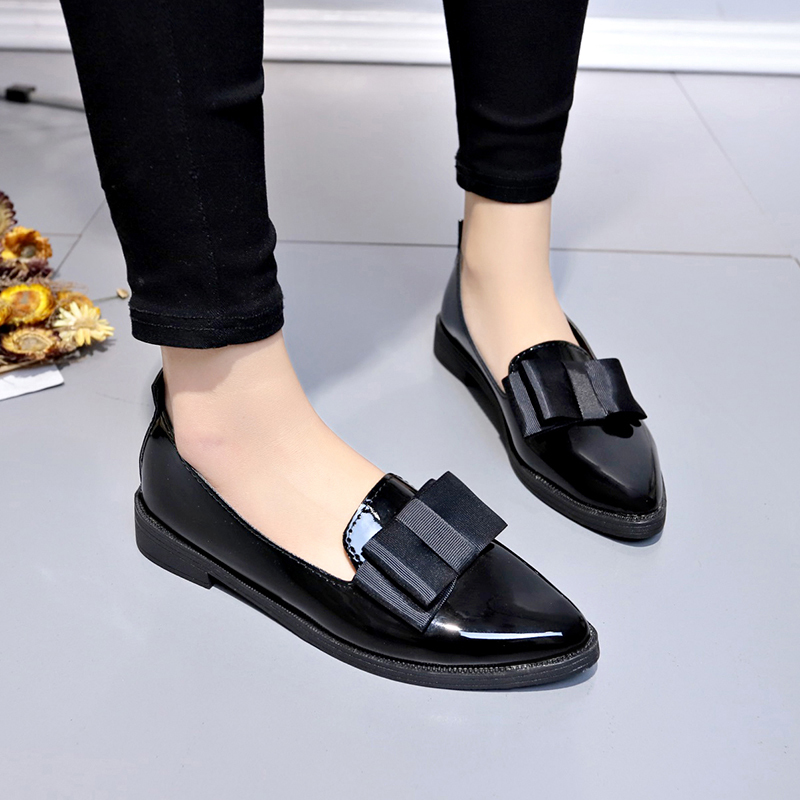 أحذية مسطحة سوداء/حمراء داكنة  - مراجعة Leather Work Heels وسعره