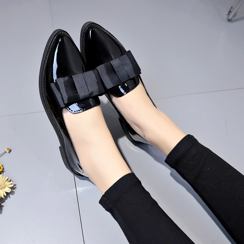 أحذية مسطحة سوداء/حمراء داكنة  - مراجعة Leather Work Heels وسعره