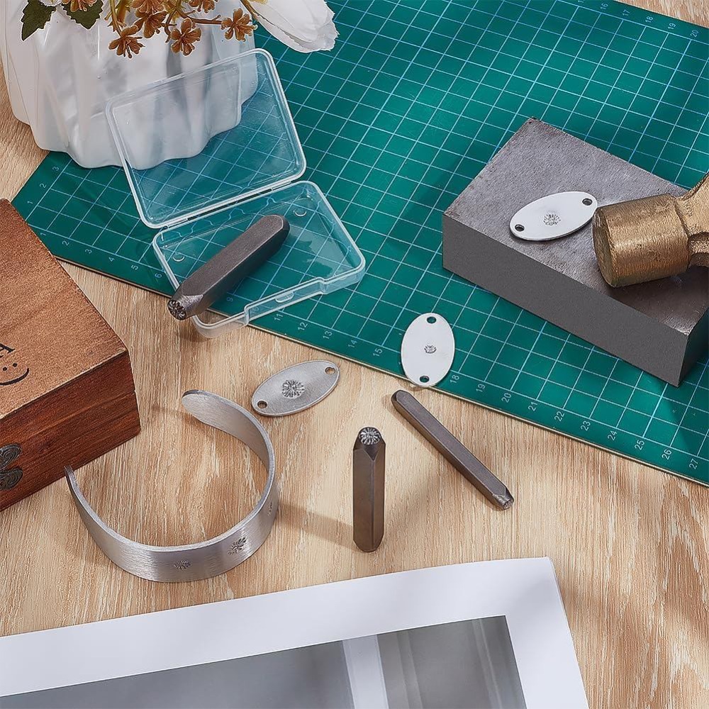 3 قطع من أختام معدنية بتصميم ق - مراجعة Leatherwork Jewelry وسعره