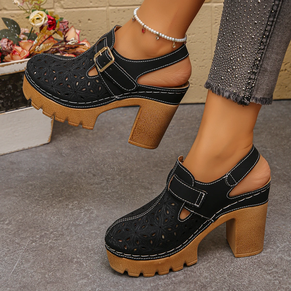 صنادل نسائية كبيرة الحجم بكعب  - مراجعة Leather Work Heels وسعره