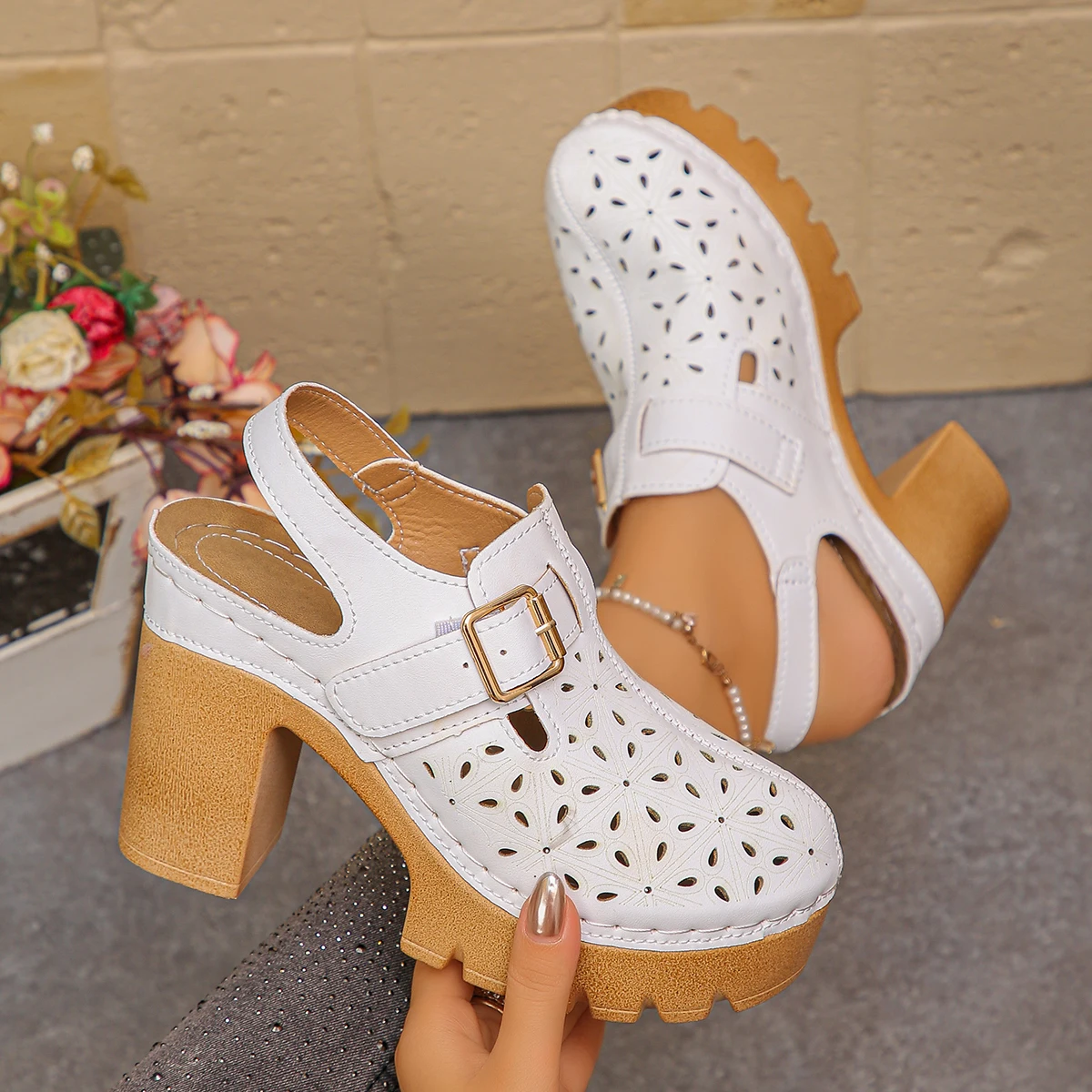 صنادل نسائية كبيرة الحجم بكعب  - مراجعة Leather Work Heels وسعره