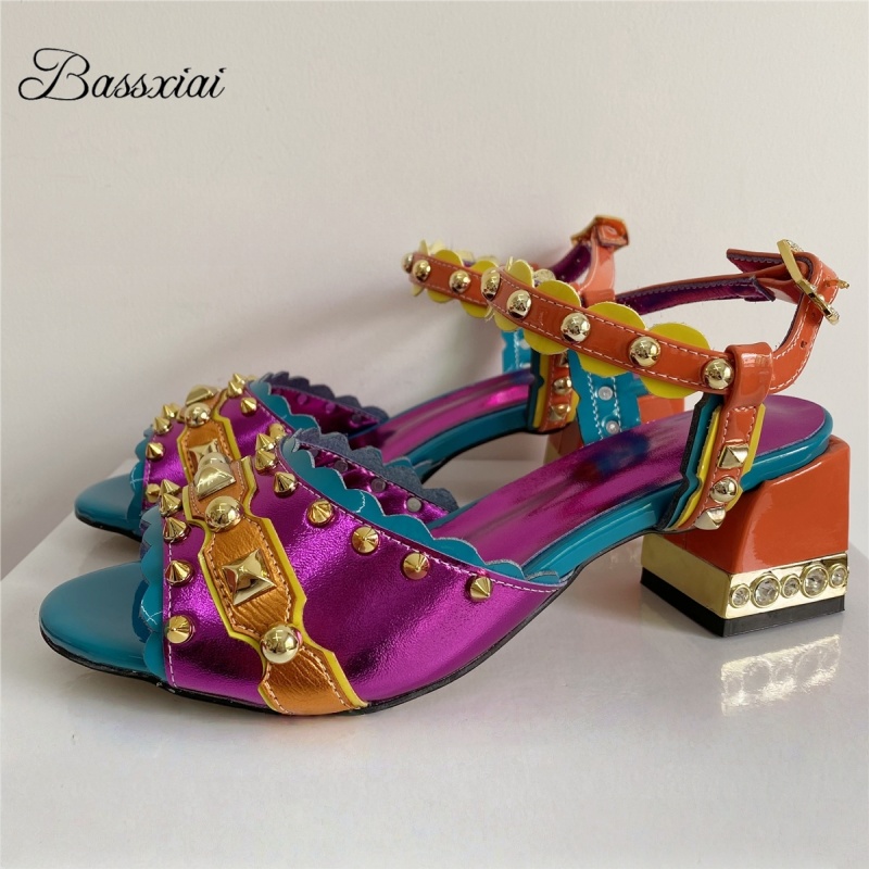 الصنادل الفاخرة برشام تي حزام  - مراجعة Leather Work Heels وسعره